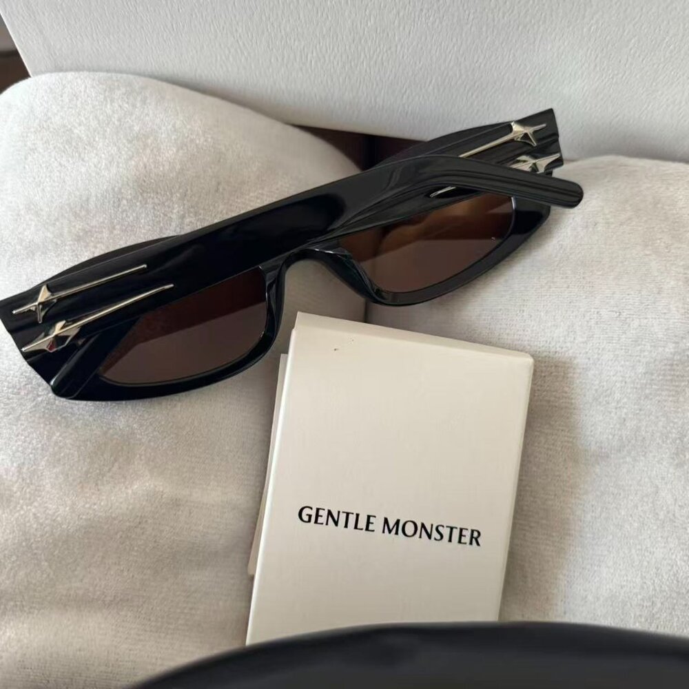 Gentle Monster Lix Black Rectangular Sunglasses B… - image 6